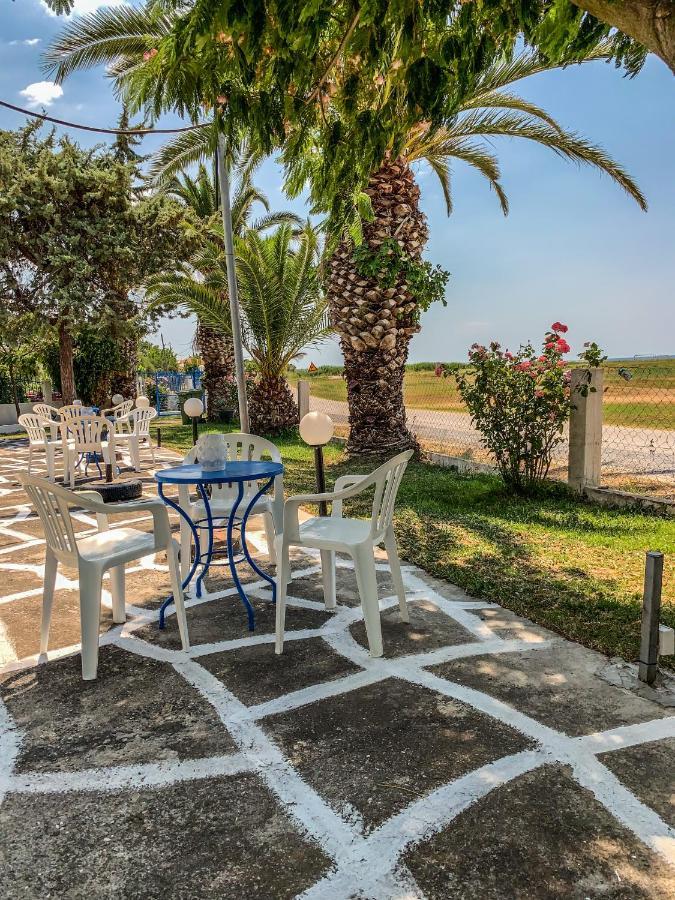 Galinis' Sea Front Studios Nea Kallikrateia Exteriér fotografie