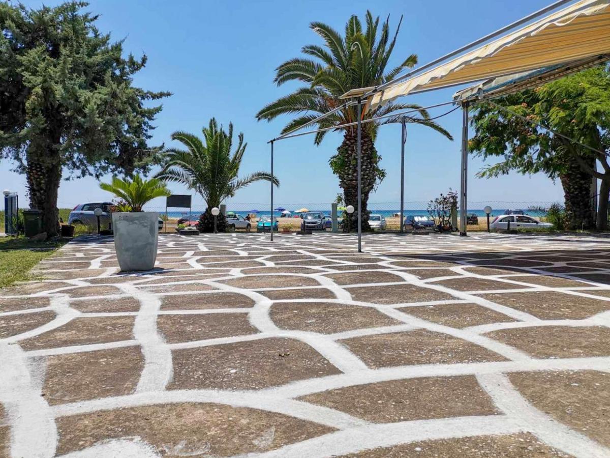 Galinis' Sea Front Studios Nea Kallikrateia Exteriér fotografie