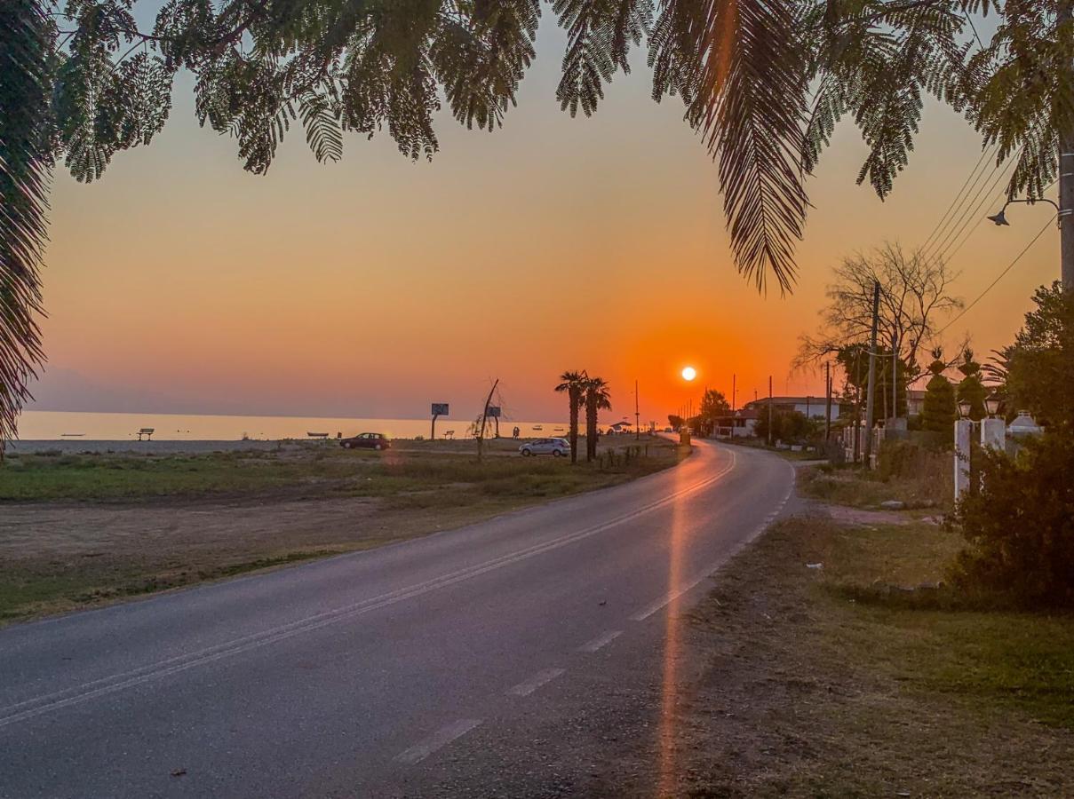 Galinis' Sea Front Studios Nea Kallikrateia Exteriér fotografie